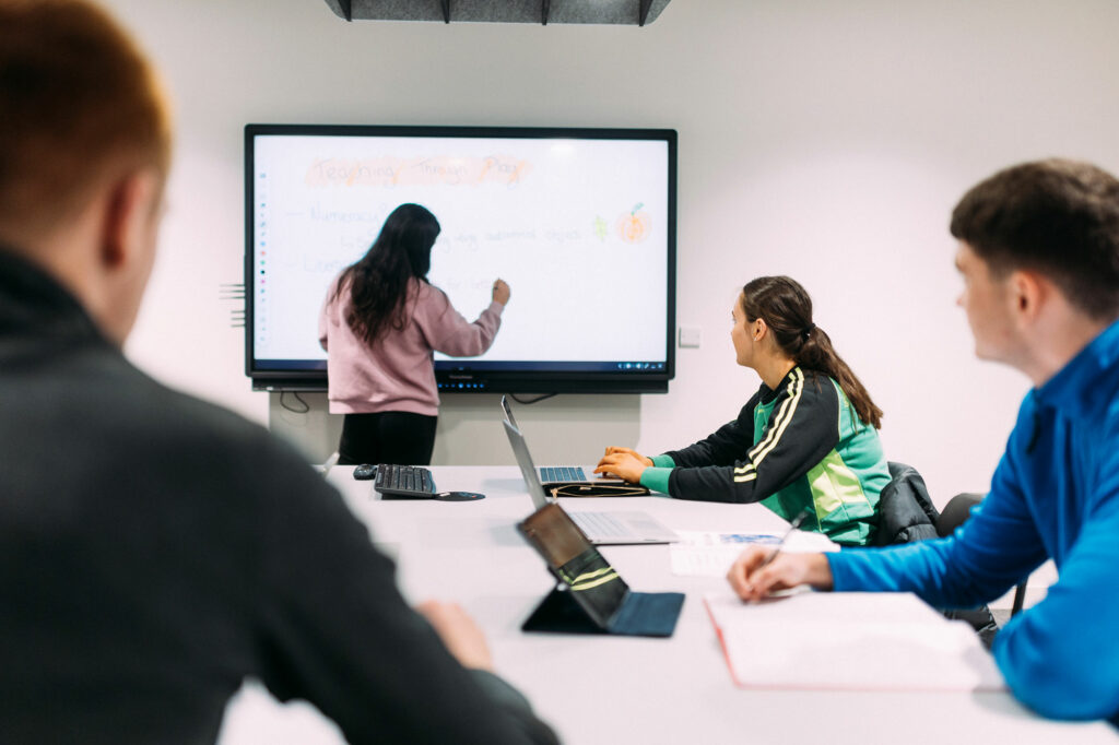 Male and female students in small class sizes